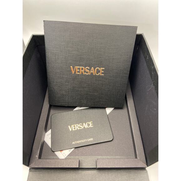 Versace Women's Swiss Medusa Watch Black Silicone Strap NEW - Picture 7 of 7